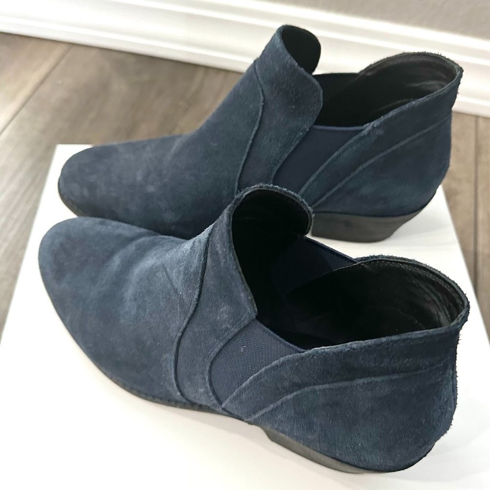 Me Too Navy Suede Ankle Boots - Sz 9